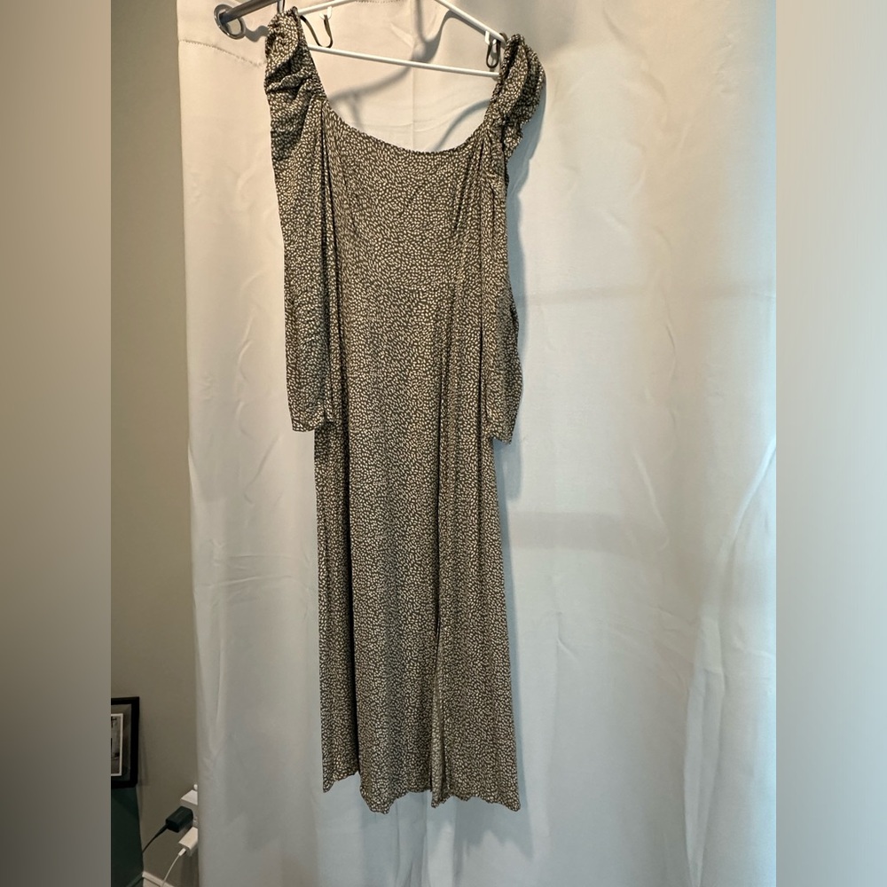 Puff sleeve green dress